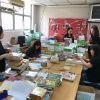 家長義工於書展前協助整理書籍